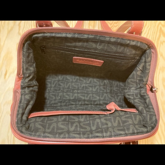 Spring Leather Shoulder Bag - Picture 4 of 7